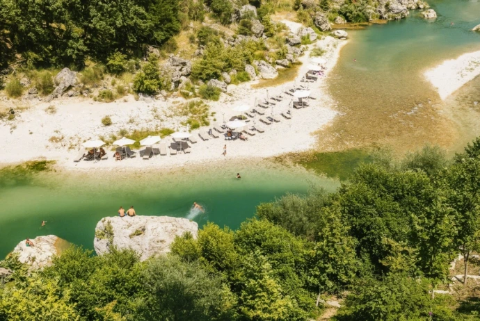 albanie_riviere_plage_nature_sauvage_eau_turquoise_detente_balkans