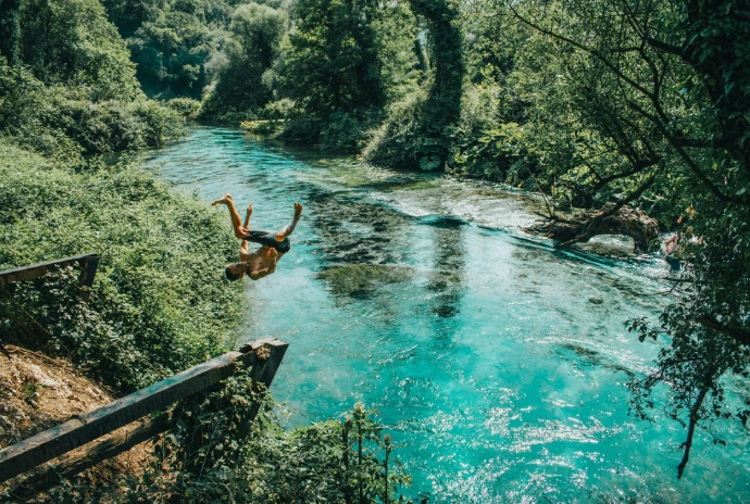 Albanie_riviere_turquoise_saut_nature_aventure_eau_cristalline_balkans-Prométour