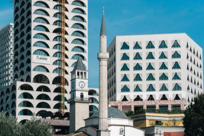 Albanie_tirana_architecture_moderne_mosquee_tour_urbaine_capitale_balkans-Prométour